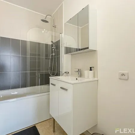 Flexliving - - Mouchez Nyaraló *